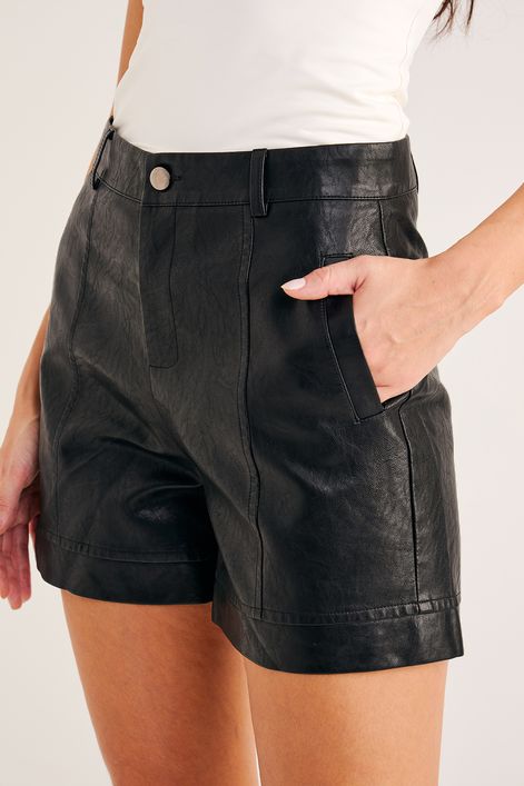 Short-Couro-Sintetico