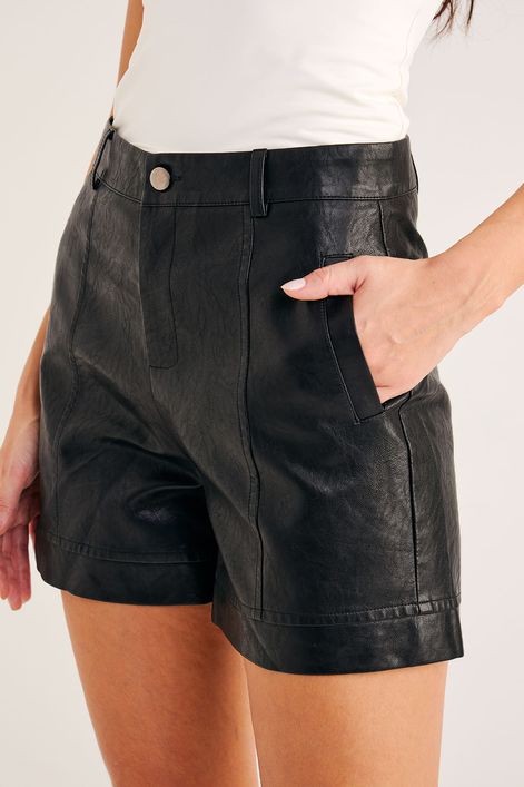 Short-Couro-Sintetico