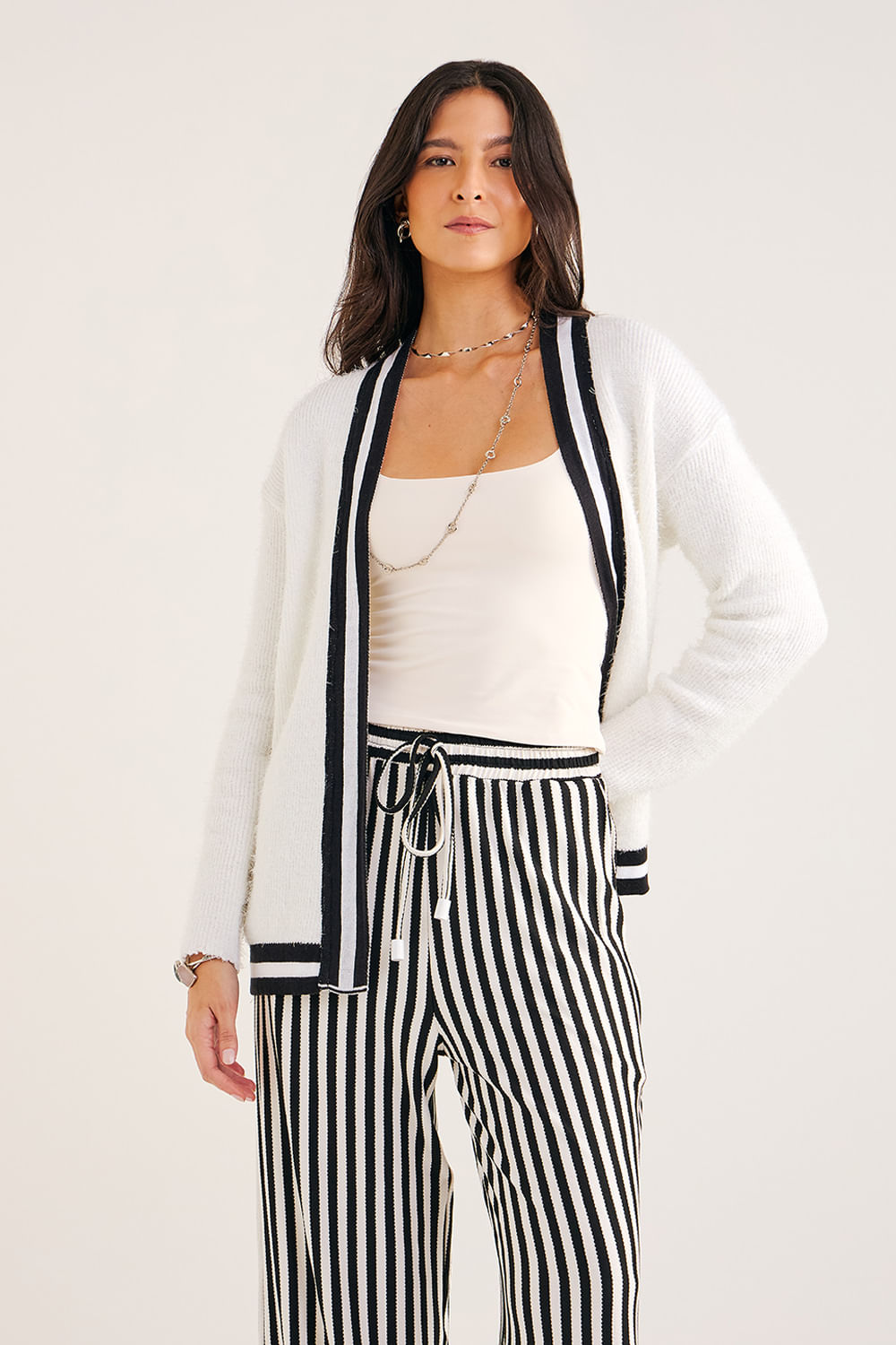 Cardigan-de-Pelinho-Detalhe-Listra