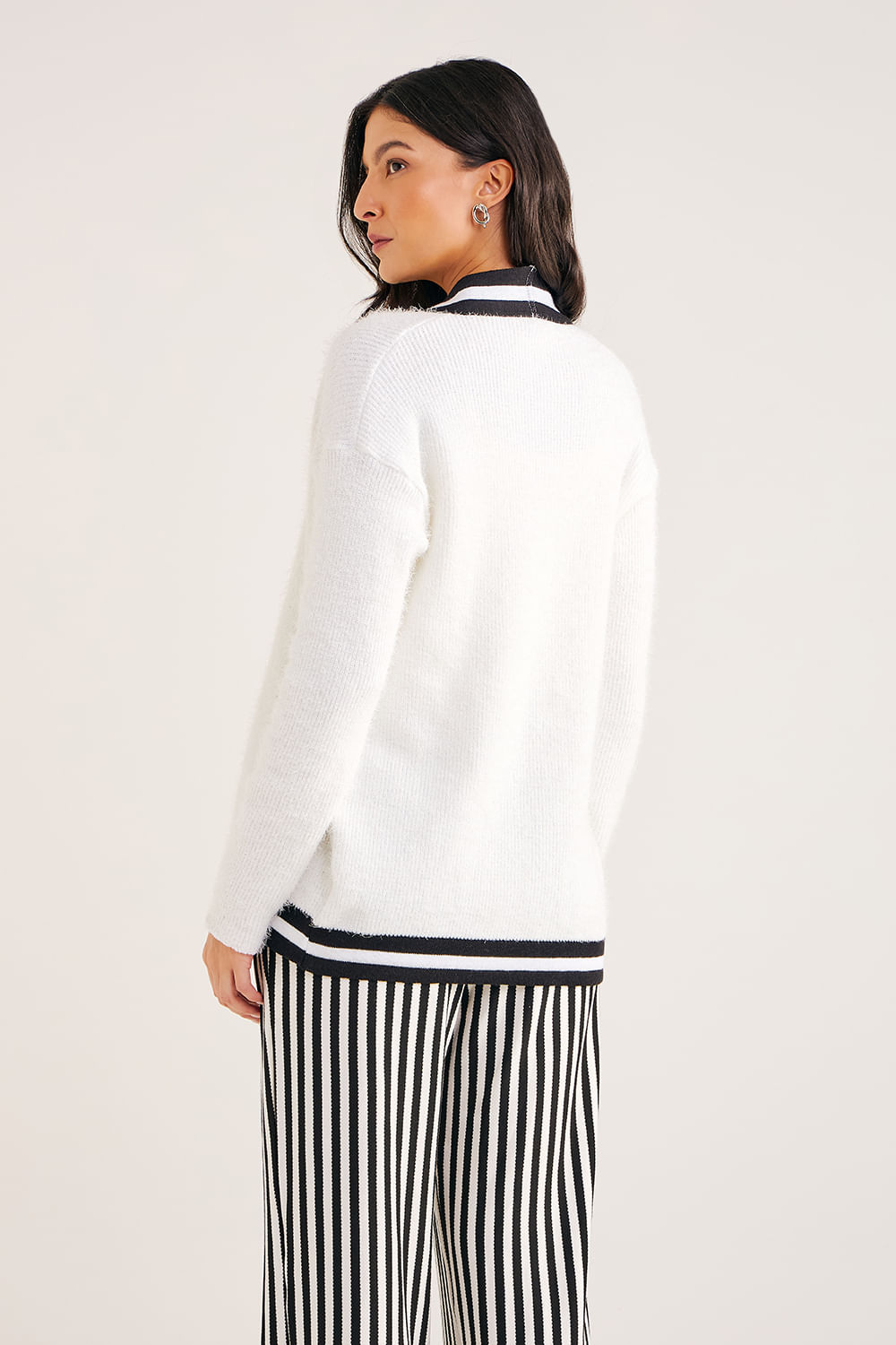 Cardigan-de-Pelinho-Detalhe-Listra