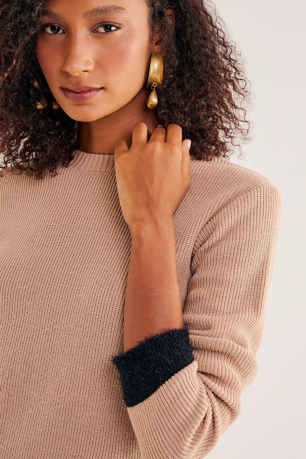 Blusa-com-Detalhe-Barra-e-Punho
