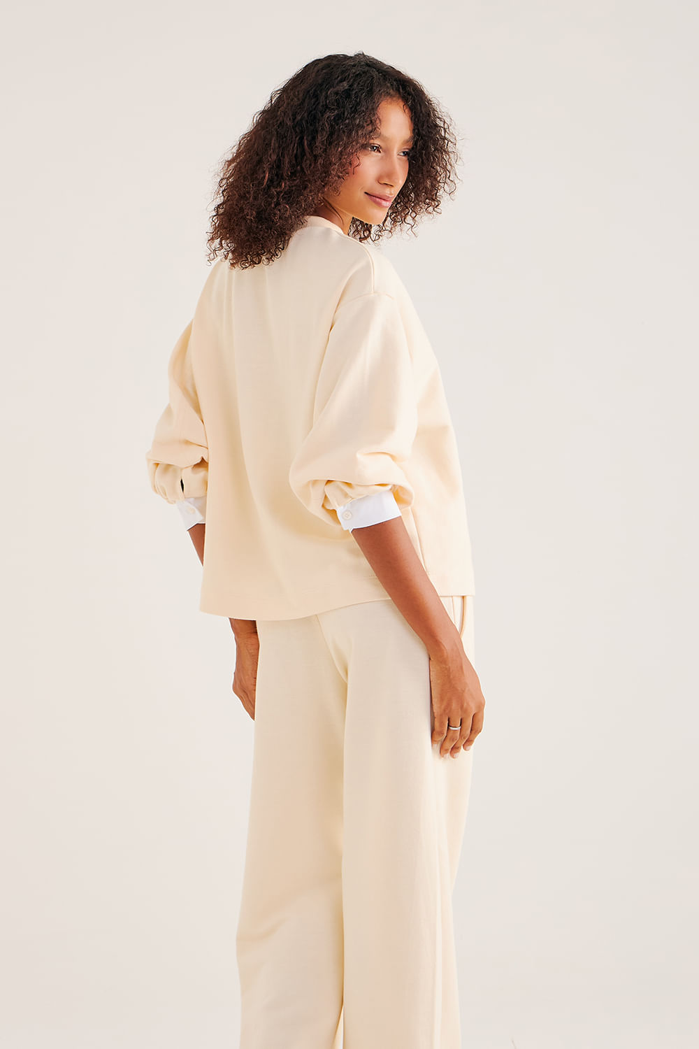 Blusa-em-Moletom-com-Detalhe-Gola-e-Manga