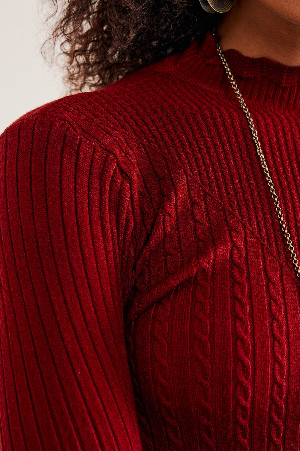 Blusa-em-Tricot-Gola-Alta-Detalhada