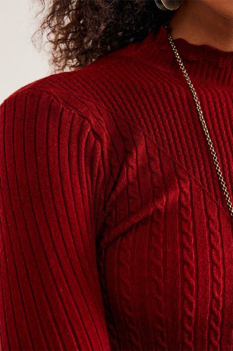 Blusa-em-Tricot-Gola-Alta-Detalhada