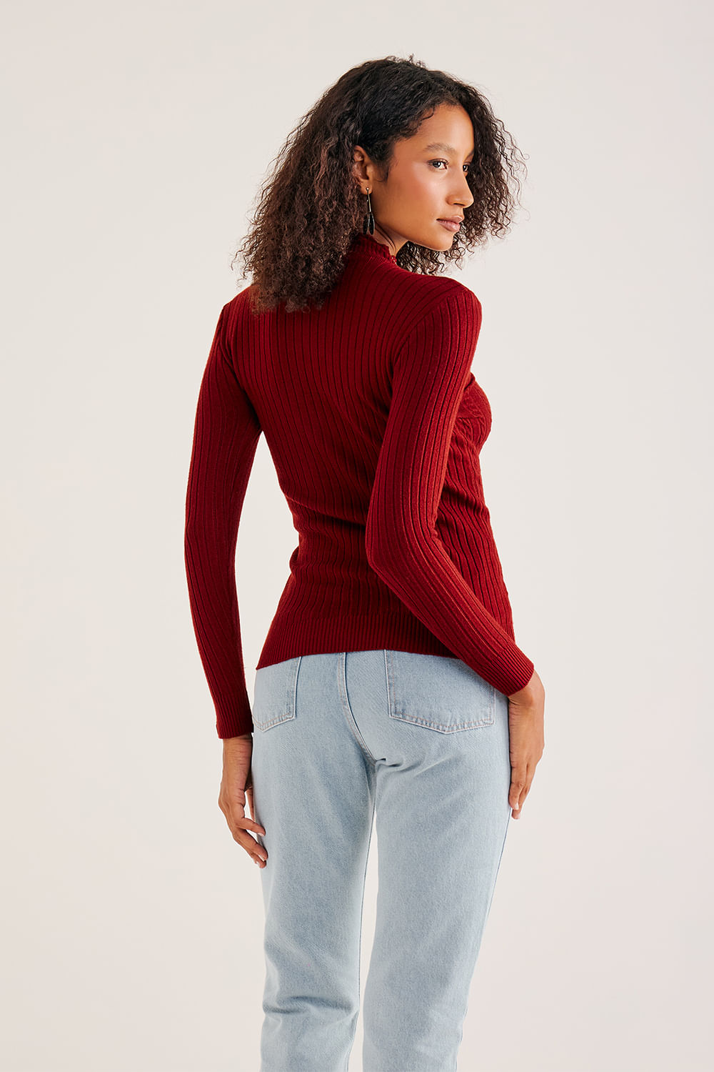 Blusa-em-Tricot-Gola-Alta-Detalhada