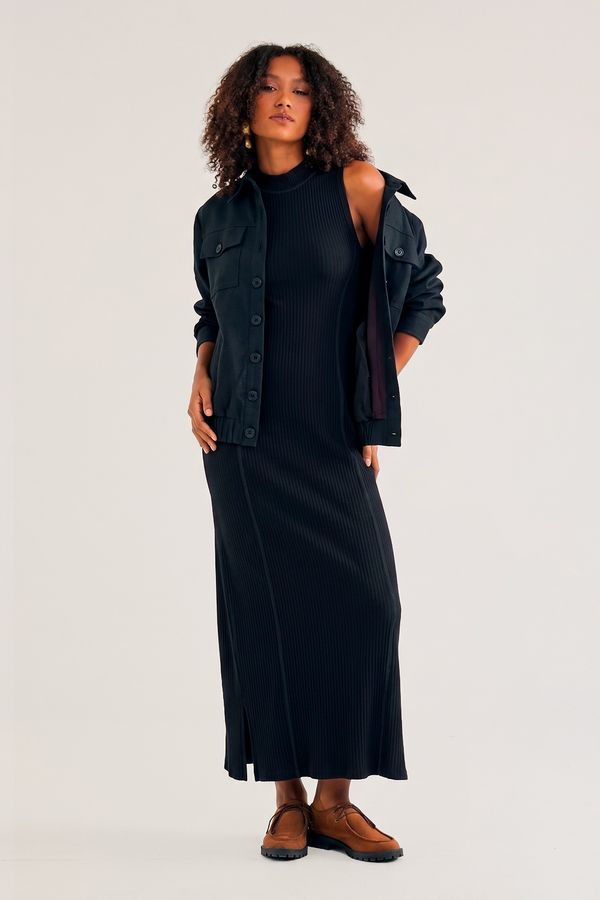 Vestido-Longo-com-Gola