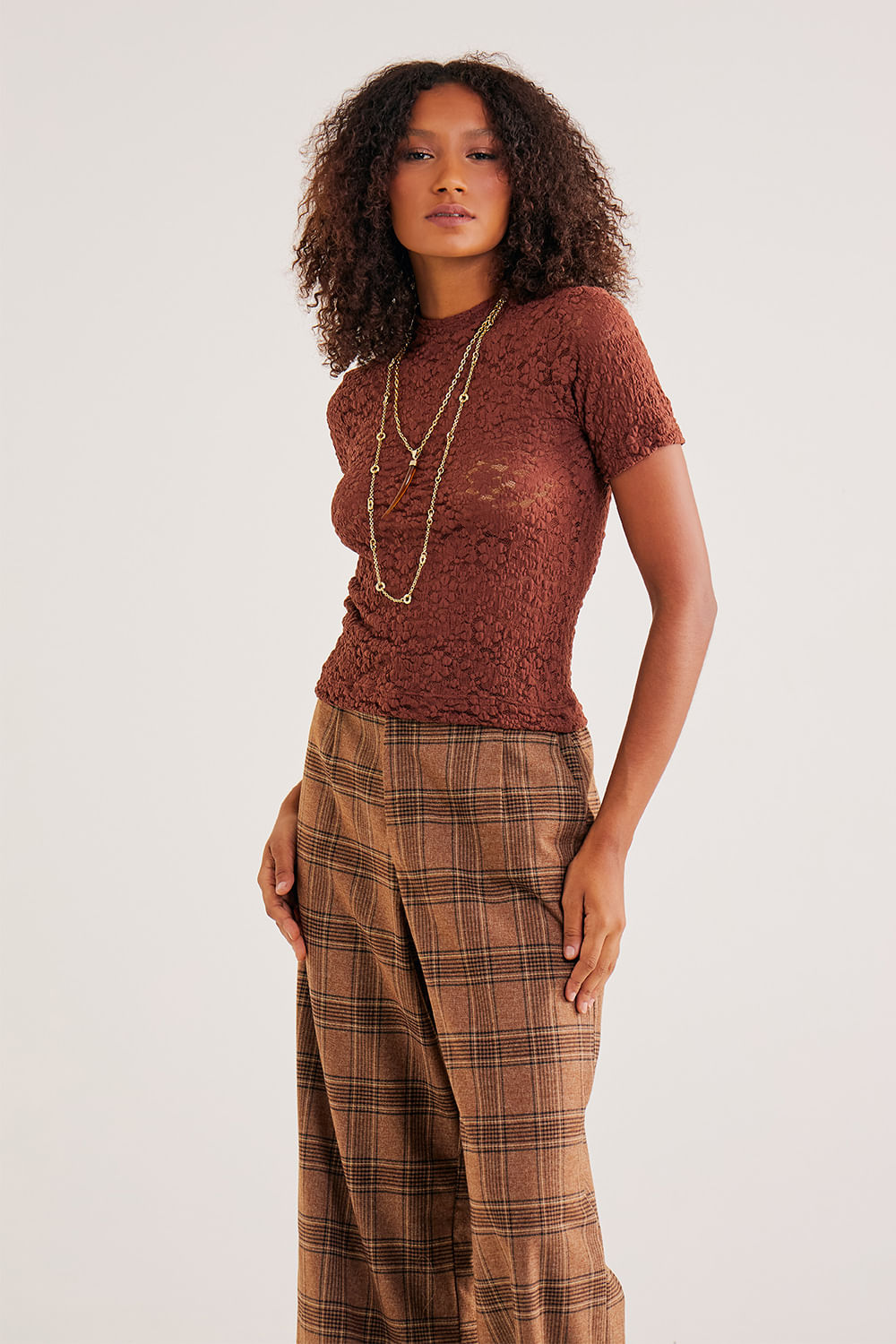Blusa-de-Renda-Curta