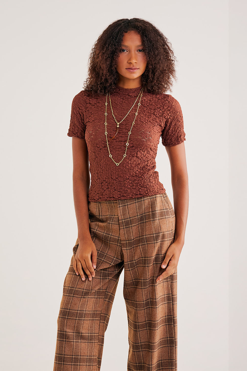 Blusa-de-Renda-Curta