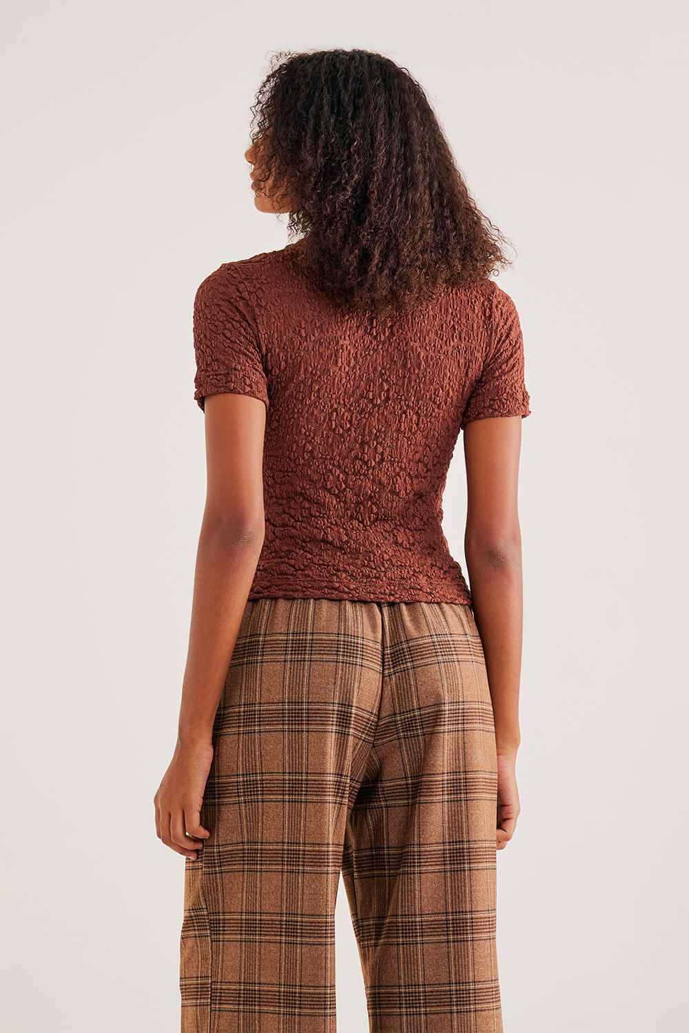 Blusa-de-Renda-Curta