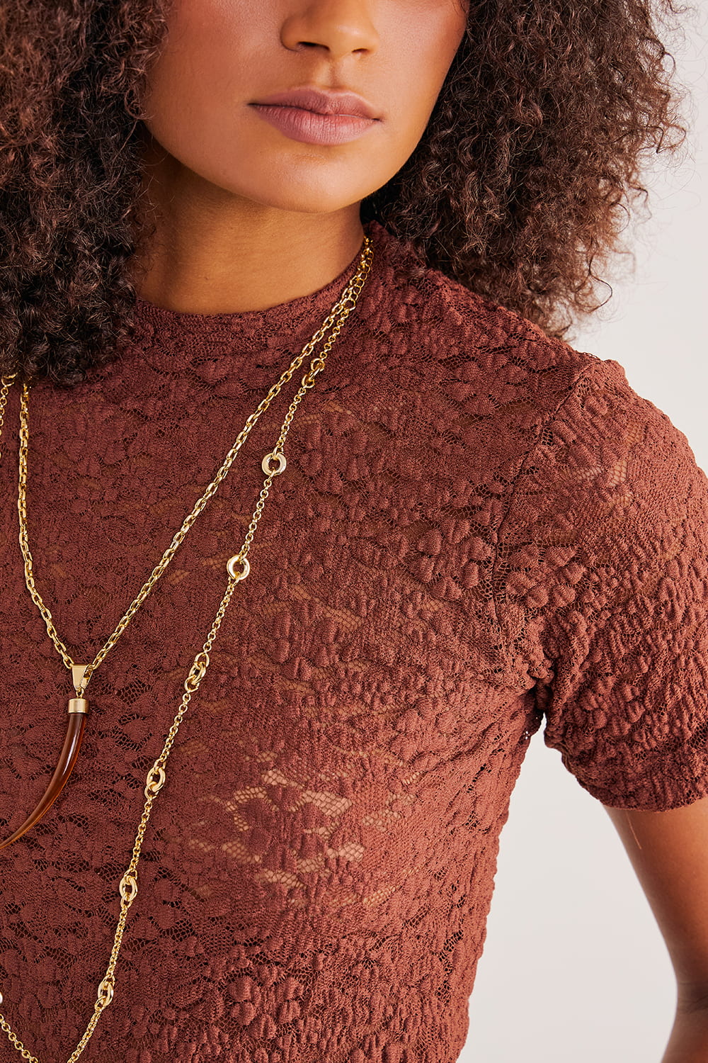 Blusa-de-Renda-Curta