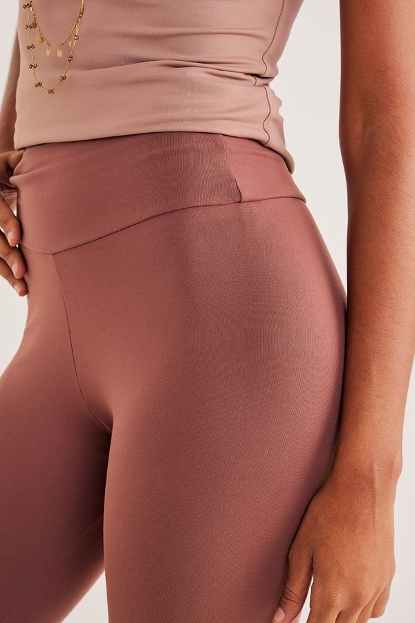 CALCA-LEGGING-COM-PEZINHO