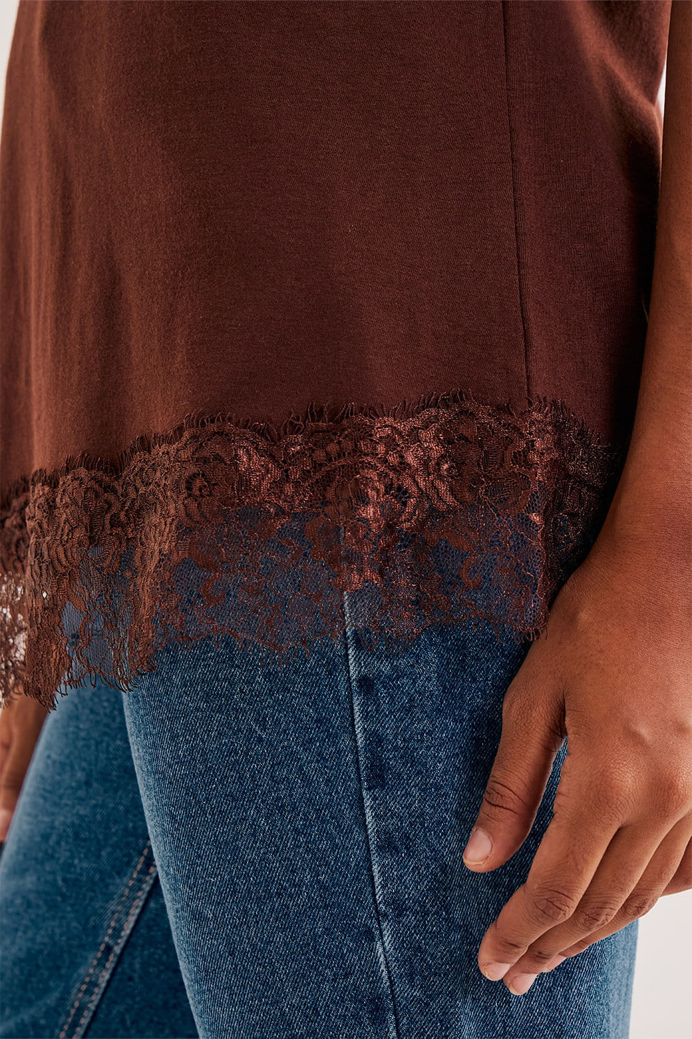 T-Shirt-Alongada-com-Detalhe-em-Renda