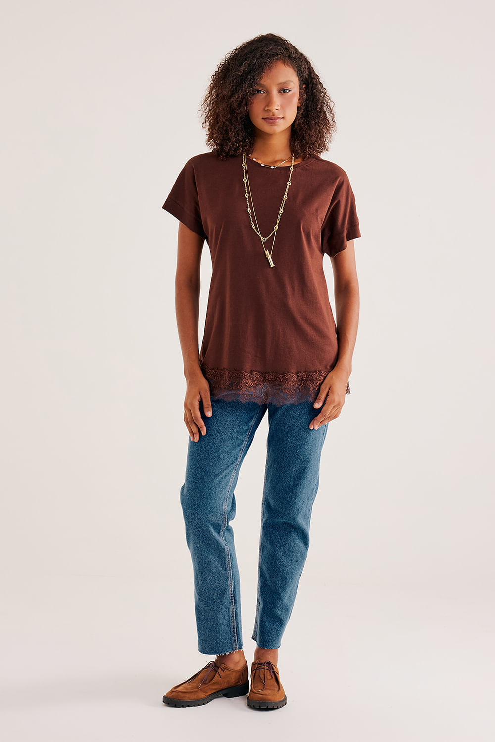 T-Shirt-Alongada-com-Detalhe-em-Renda