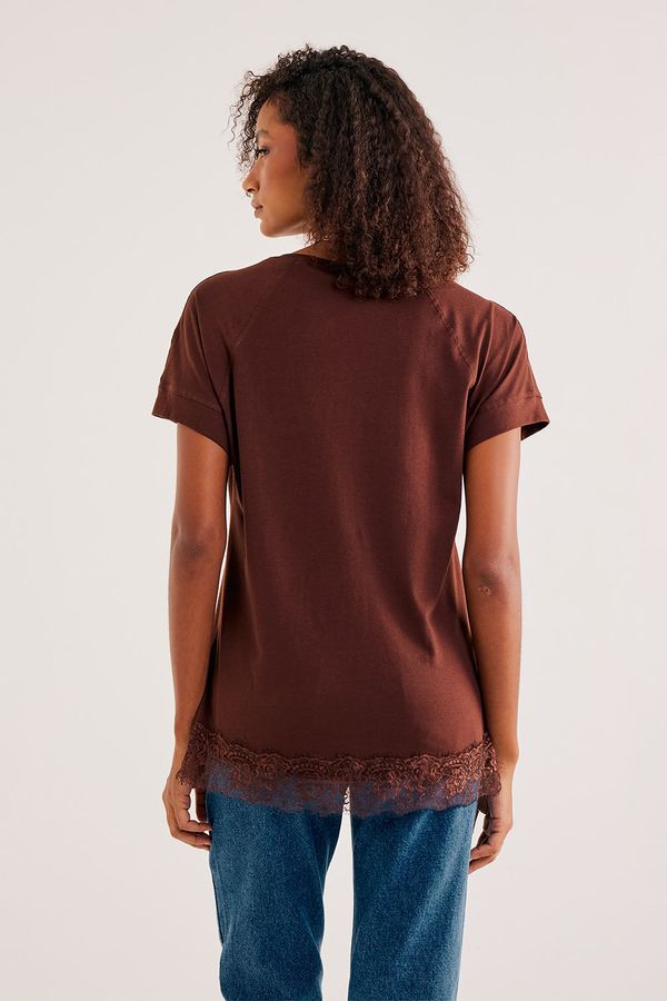 T-Shirt-Alongada-com-Detalhe-em-Renda