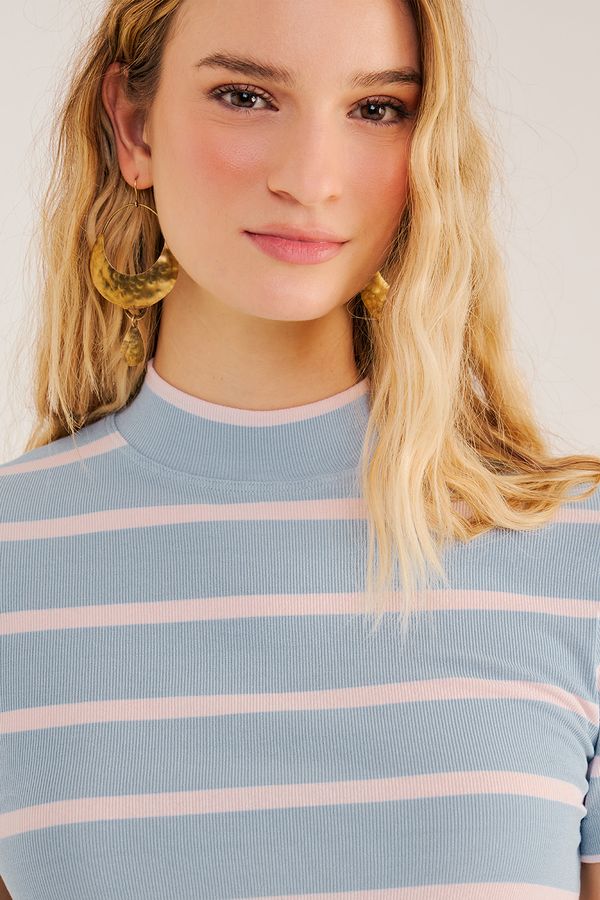 T-Shirt-Listrada-em-Tricot